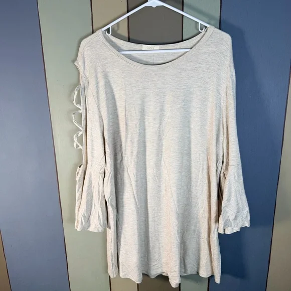 Plus size Boho Top with Bell-Sleeve and arm cut-outs-NWT-3XL - Picture 2 of 10